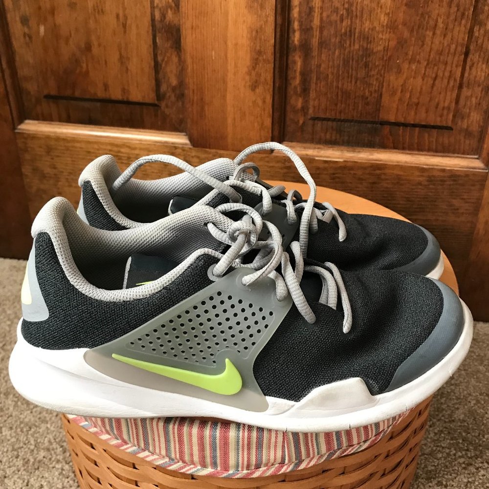 Nike ARROWZ Dark & Light Gray w/Green Swoosh Size 6.5